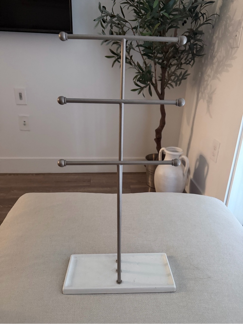 Metal Jewelry T-Bar Stand with White Base - Silver